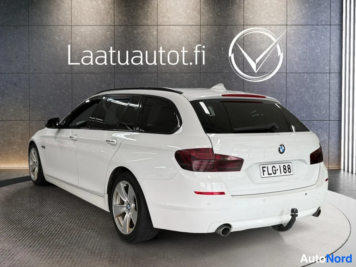 Valkoinen BMW 535d xDrive 2013, takaviisto, kuva 7