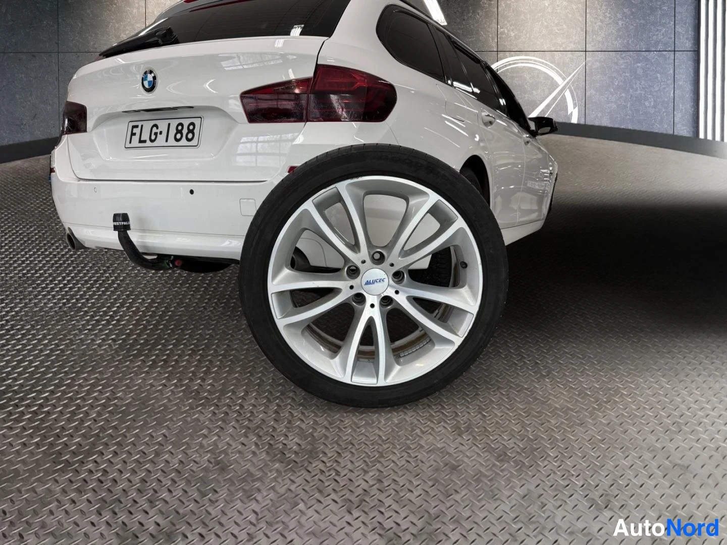 Valkoinen BMW 535d xDrive 2013, takaviisto, kuva 6