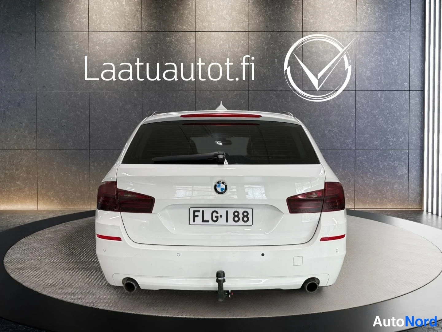 Valkoinen BMW 535d xDrive 2013, takaa, kuva 9