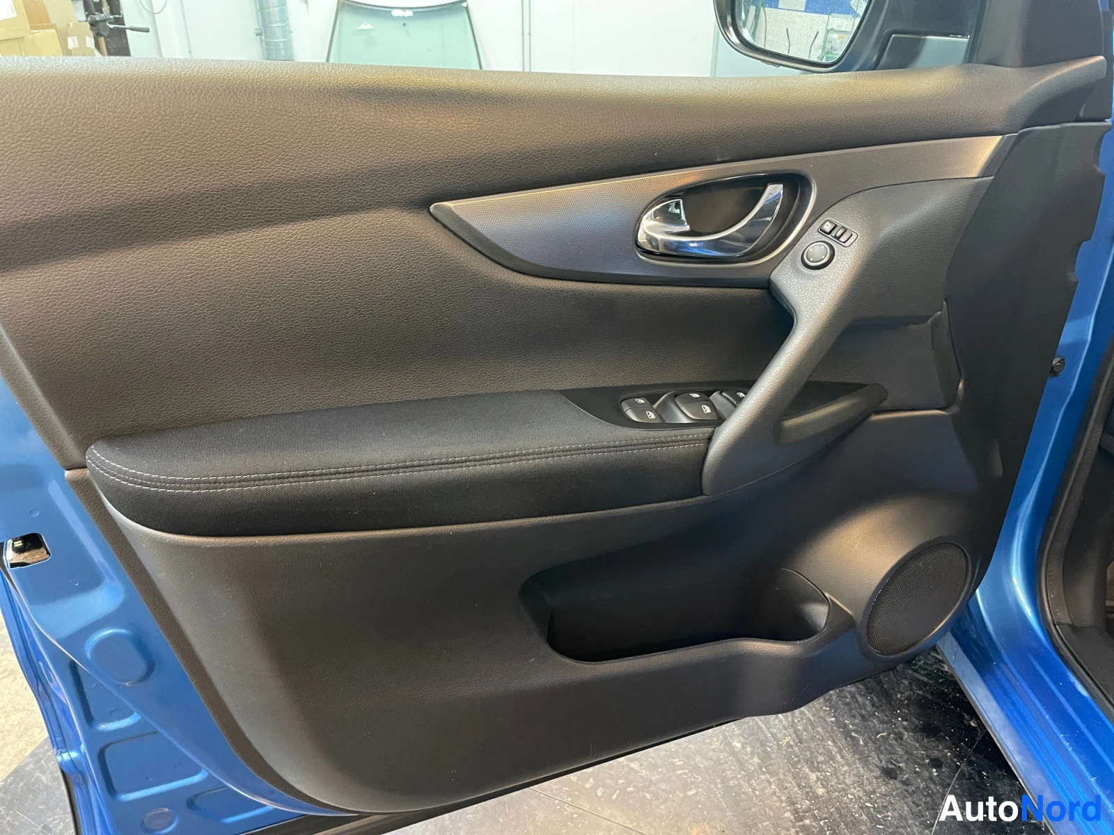 Sininen Nissan Qashqai 2018, yksityiskohta, kuva 20
