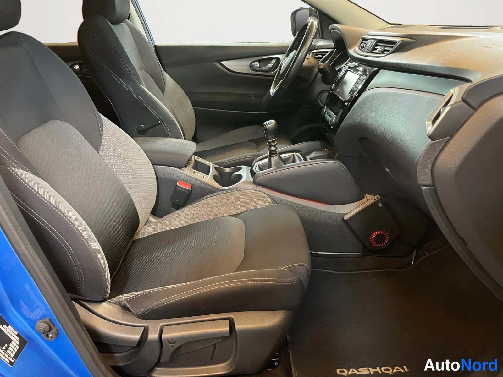 Sininen Nissan Qashqai 2018, ohjaamo, kuva 11