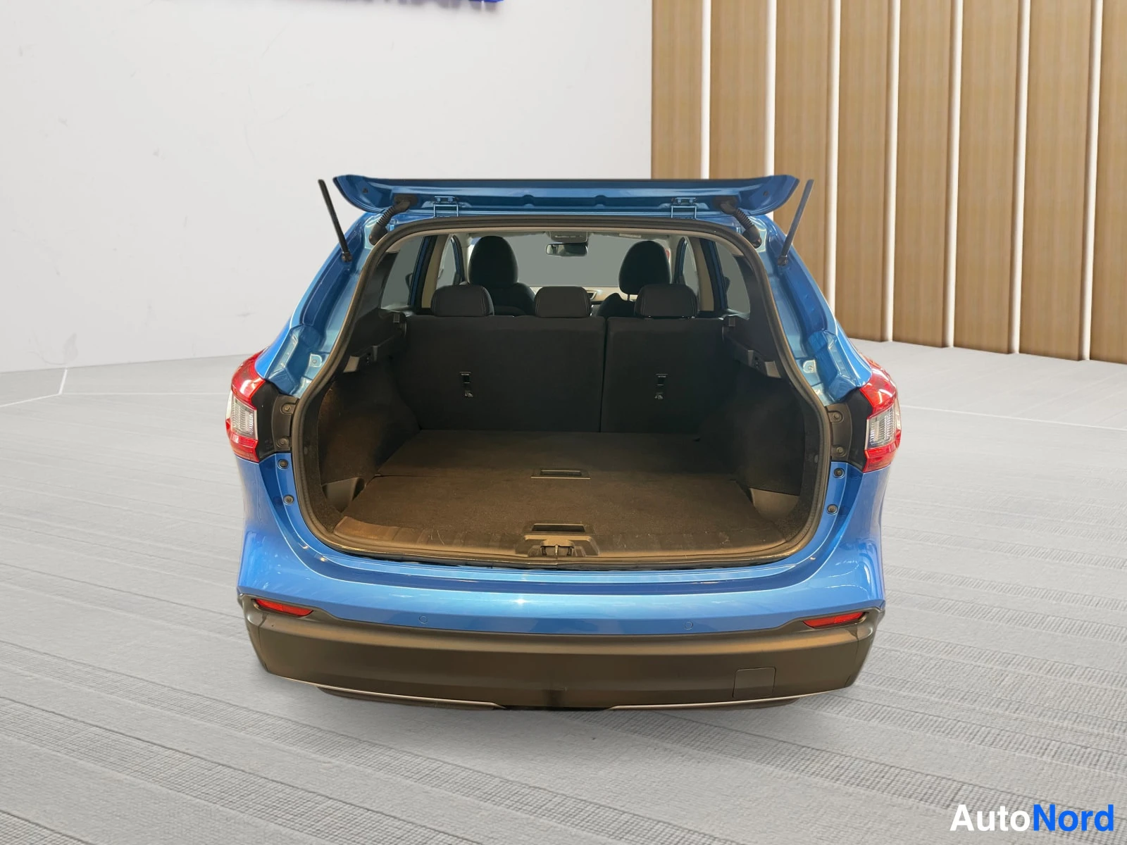 Sininen Nissan Qashqai 2018, tavaratila, kuva 17