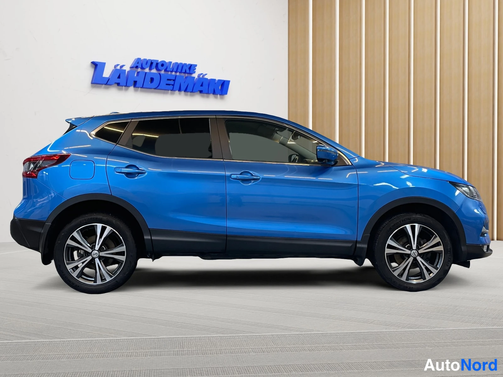 Sininen Nissan Qashqai 2018, sivulta, kuva 4