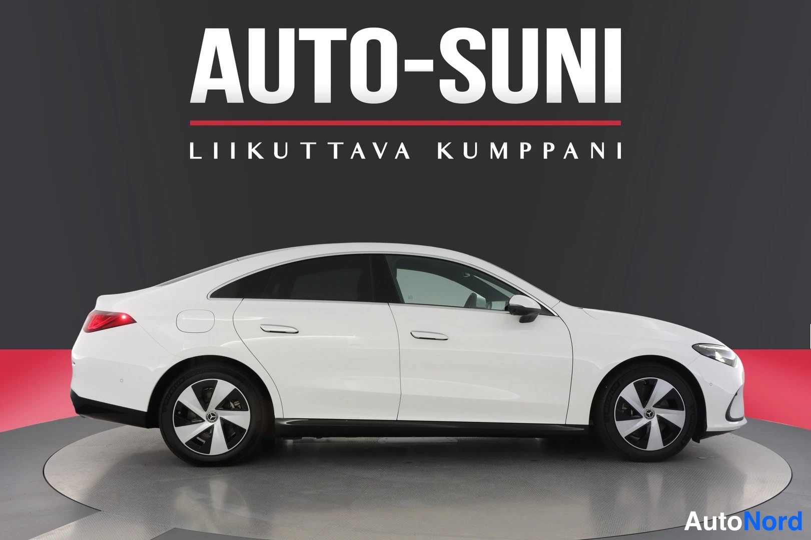 Valkoinen Mercedes-Benz CLA 2025, sivulta, kuva 3