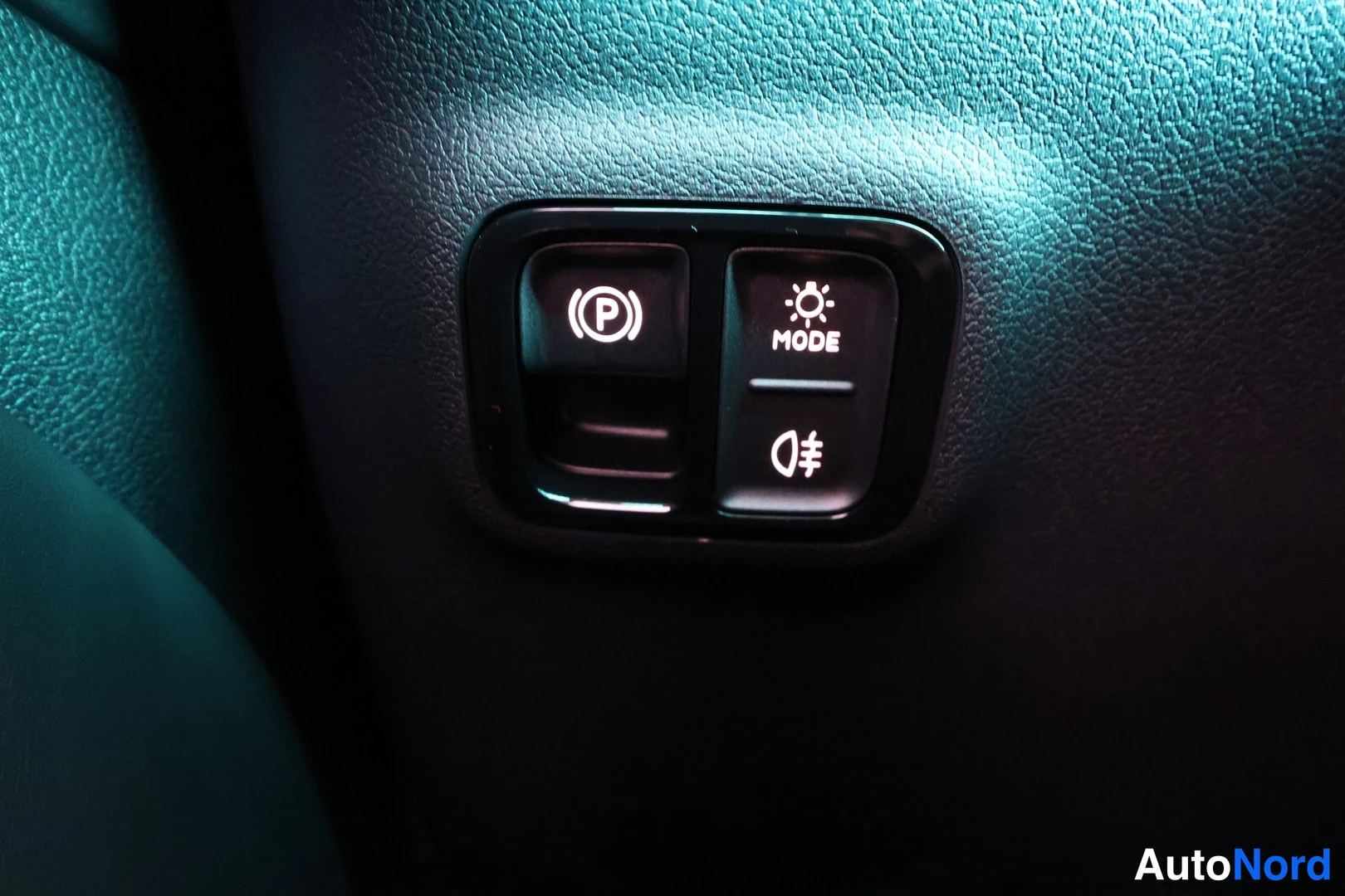 Valkoinen Mercedes-Benz CLA 2025, yksityiskohta, kuva 21