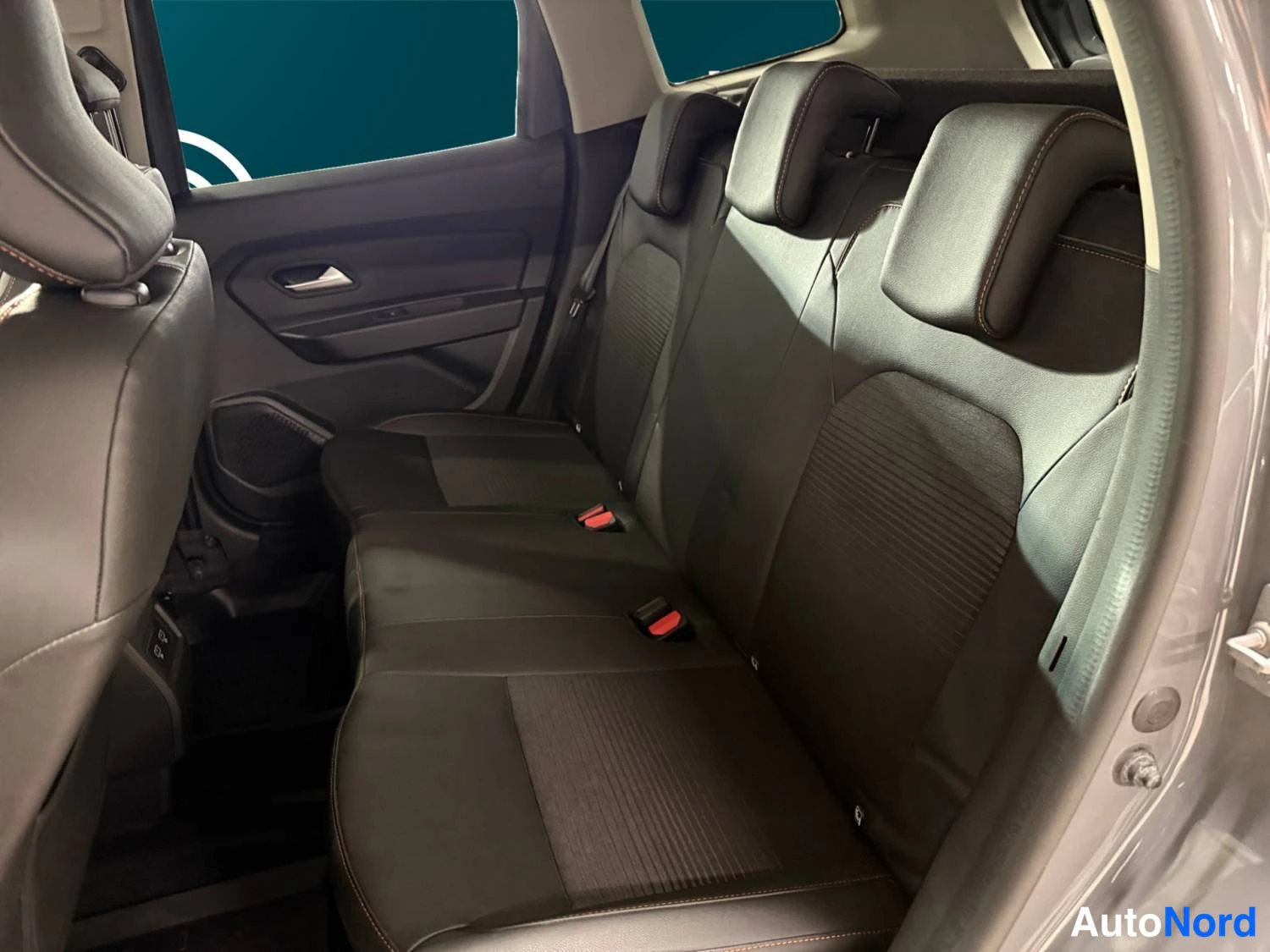 Harmaa Dacia Duster 2022, takaistuimet, kuva 12
