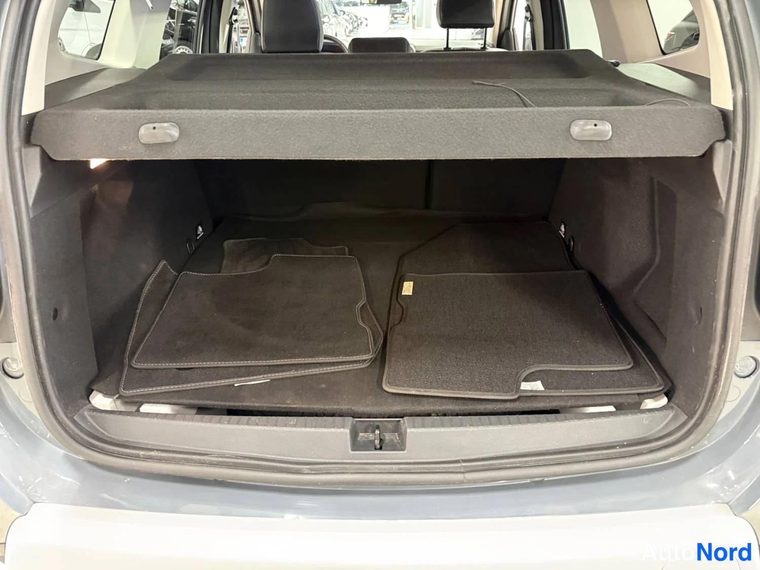 Harmaa Dacia Duster 2022, tavaratila, kuva 13