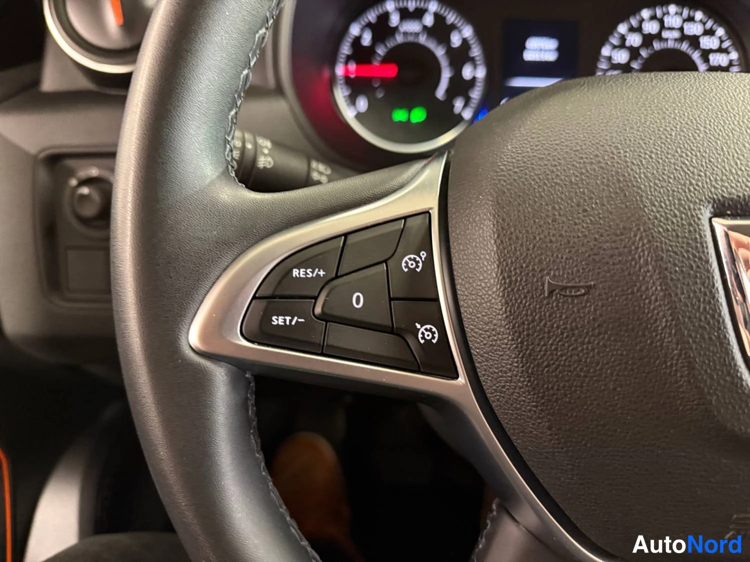 Harmaa Dacia Duster 2022, yksityiskohta, kuva 18