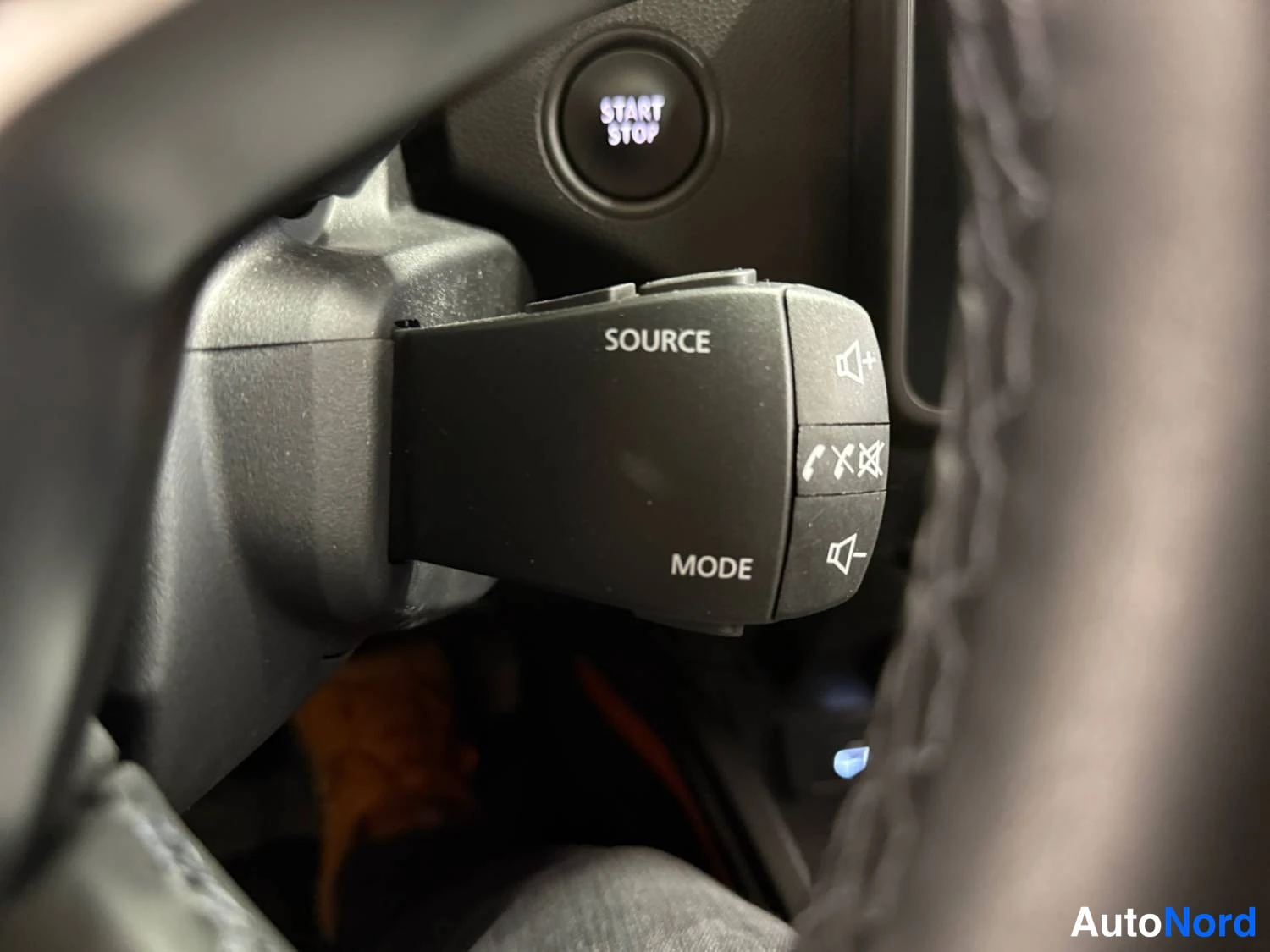 Harmaa Dacia Duster 2022, yksityiskohta, kuva 20