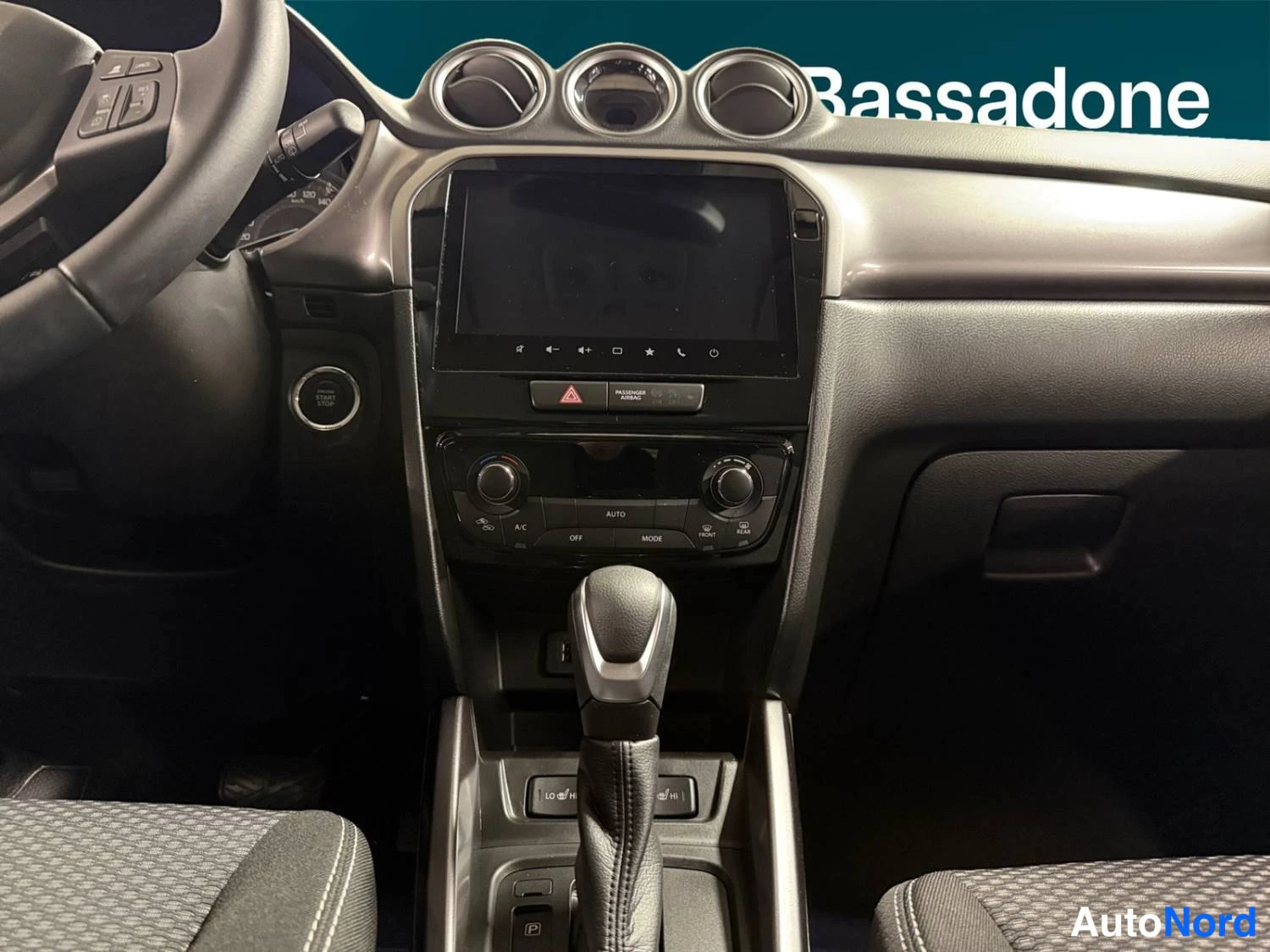 Harmaa Suzuki Vitara 2025, yksityiskohta, kuva 14