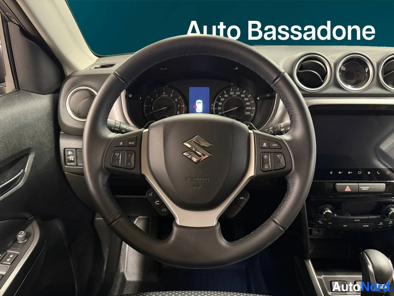 Harmaa Suzuki Vitara 2025, yksityiskohta, kuva 15