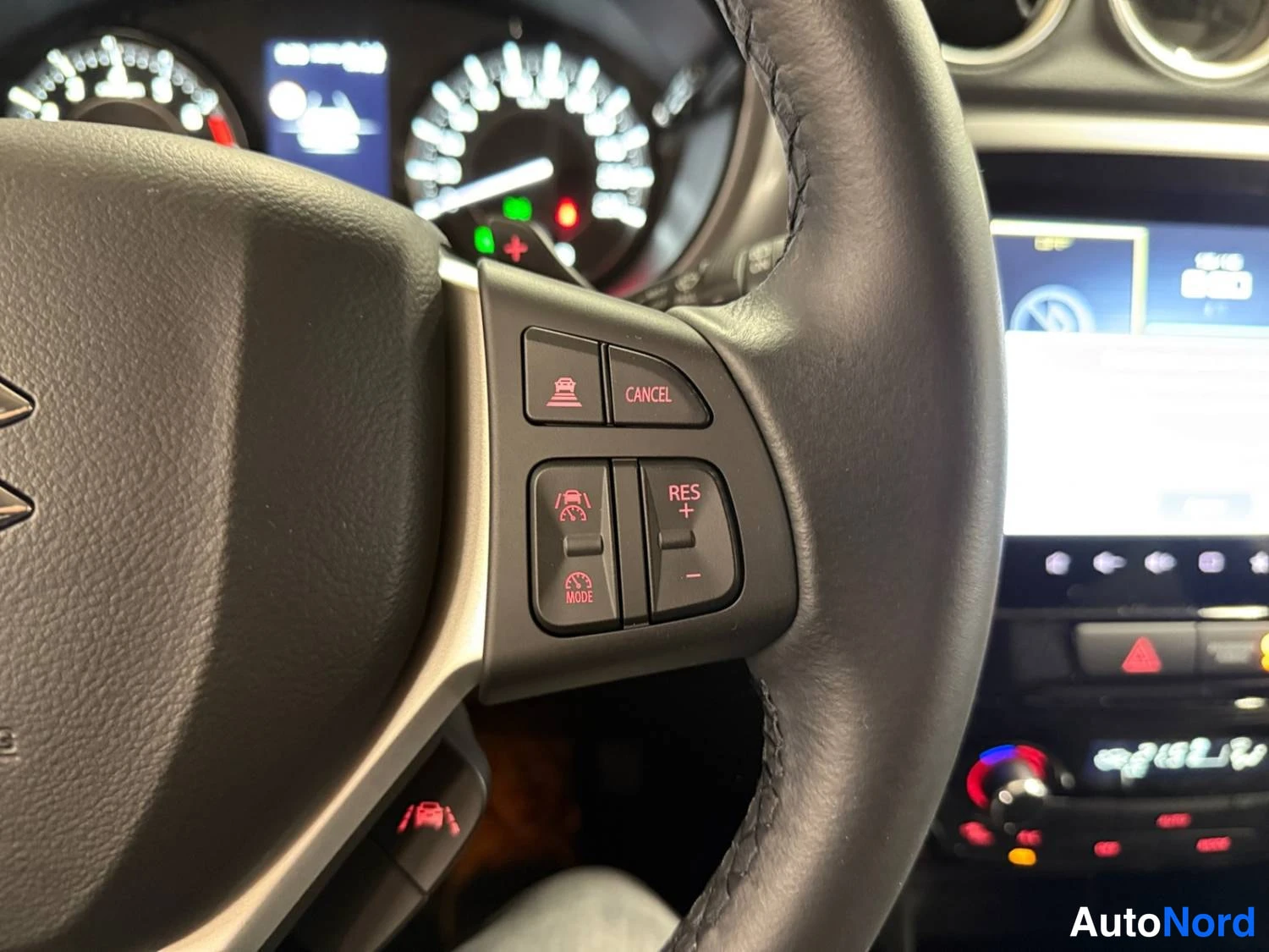 Harmaa Suzuki Vitara 2025, yksityiskohta, kuva 20