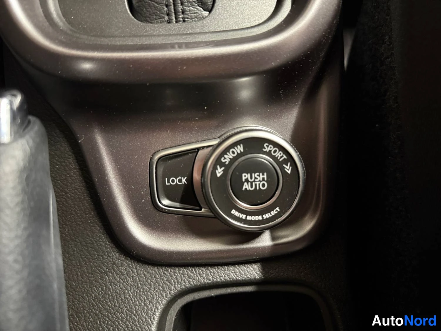 Harmaa Suzuki Vitara 2025, yksityiskohta, kuva 26