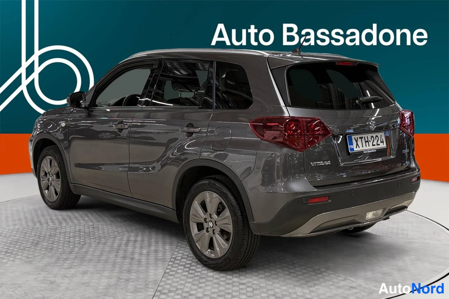 Harmaa Suzuki Vitara 2025, takaviisto, kuva 6