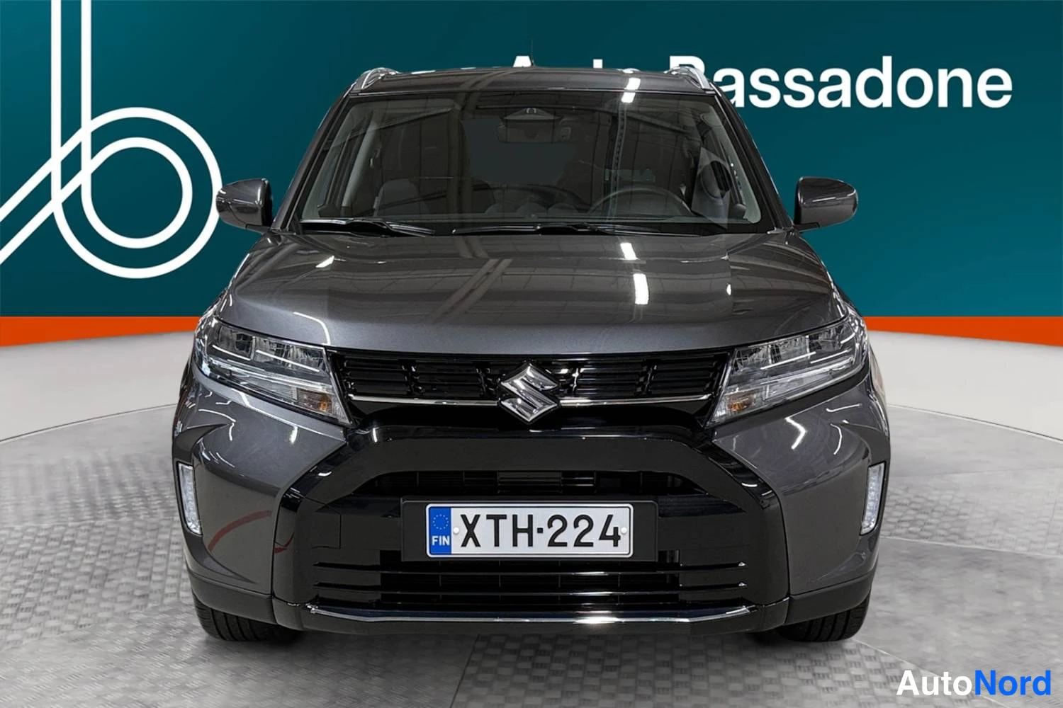 Harmaa Suzuki Vitara 2025, edestä, kuva 3