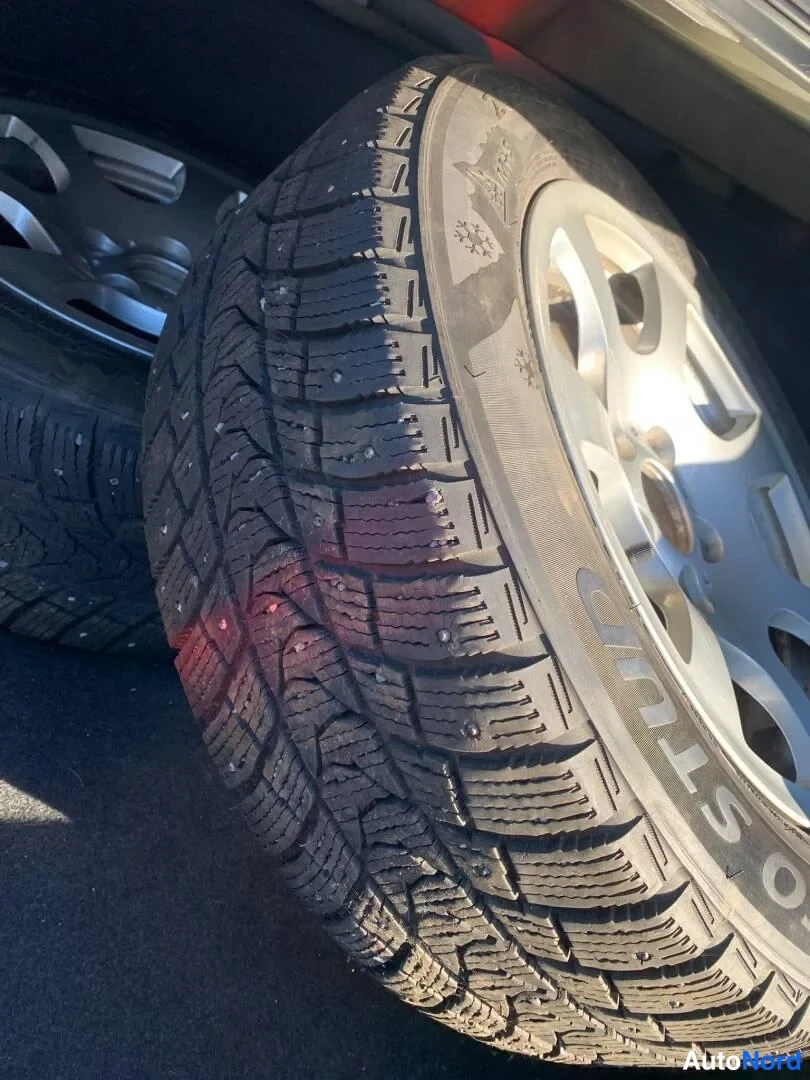 Musta BMW 520i 2003, yksityiskohta, kuva 6