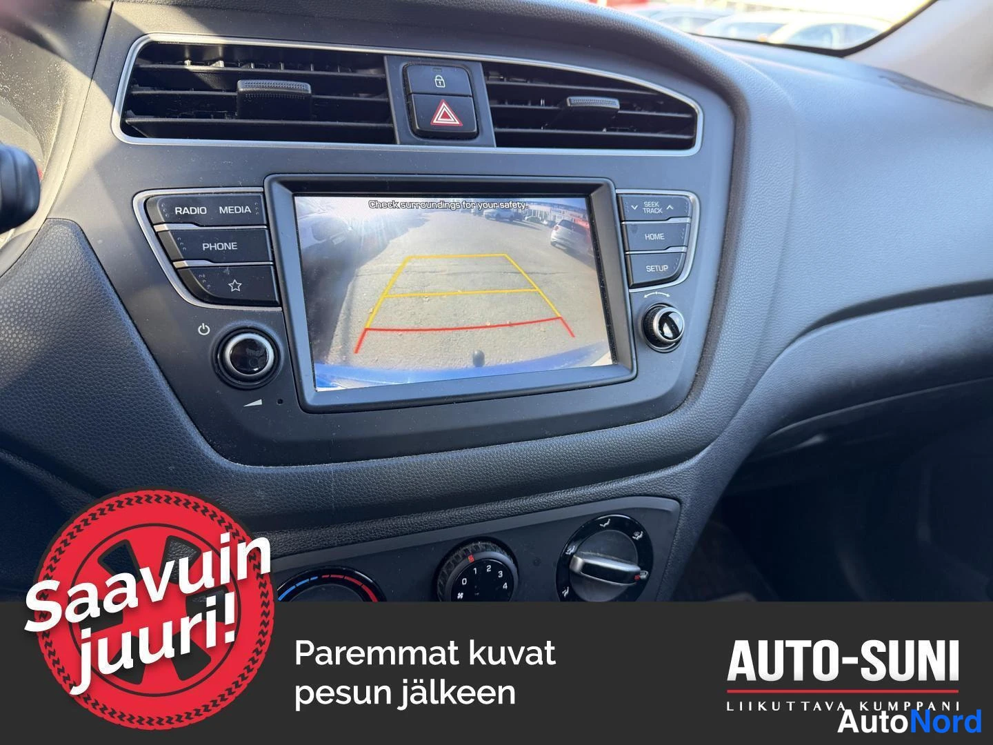 Sininen Hyundai i20 2019, ohjaamo, kuva 4