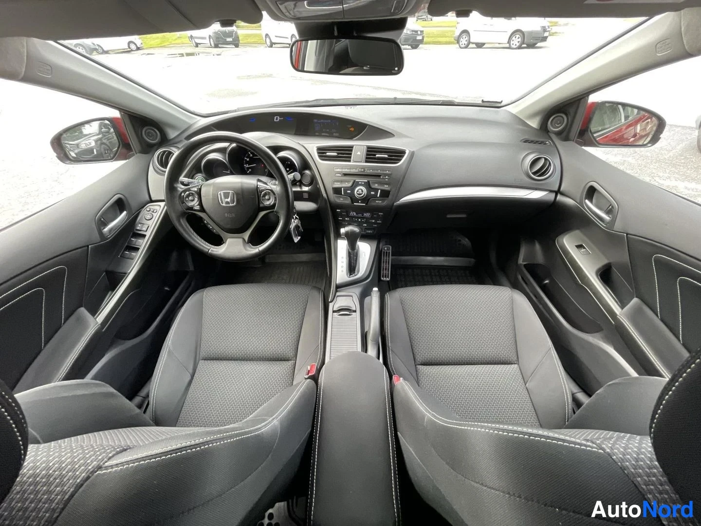 Punainen Honda Civic Tourer 2016, ohjaamo, kuva 9