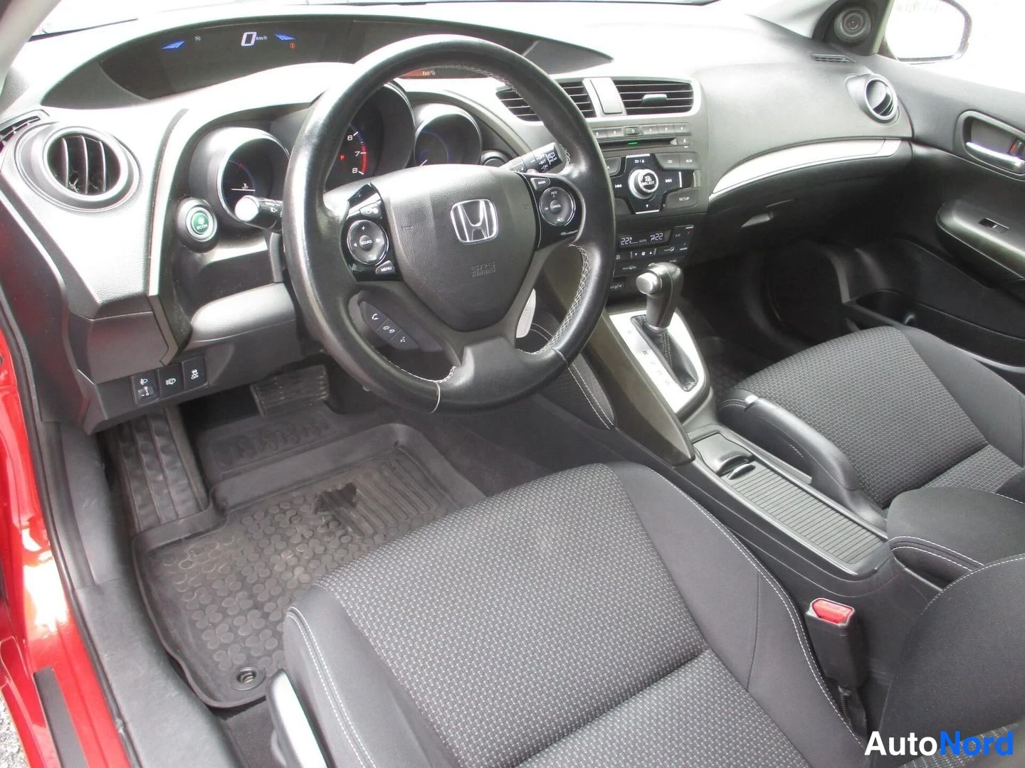 Punainen Honda Civic Tourer 2016, ohjaamo, kuva 10