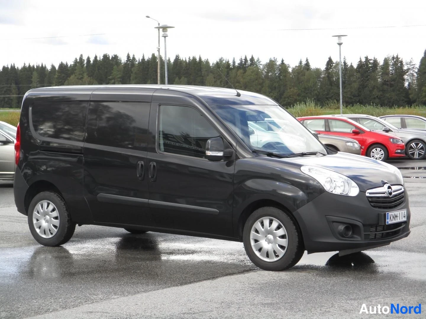 Musta Opel Combo 2016, etuviisto, keula oikealle, kuva 3