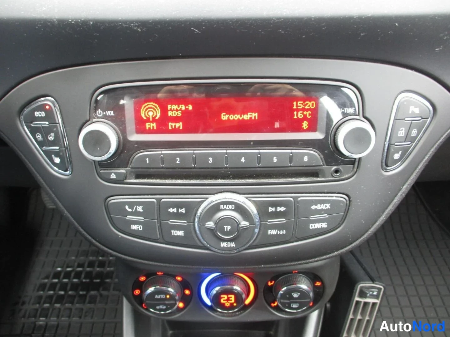 Ruskea Opel Corsa 2015, ohjaamo, kuva 13