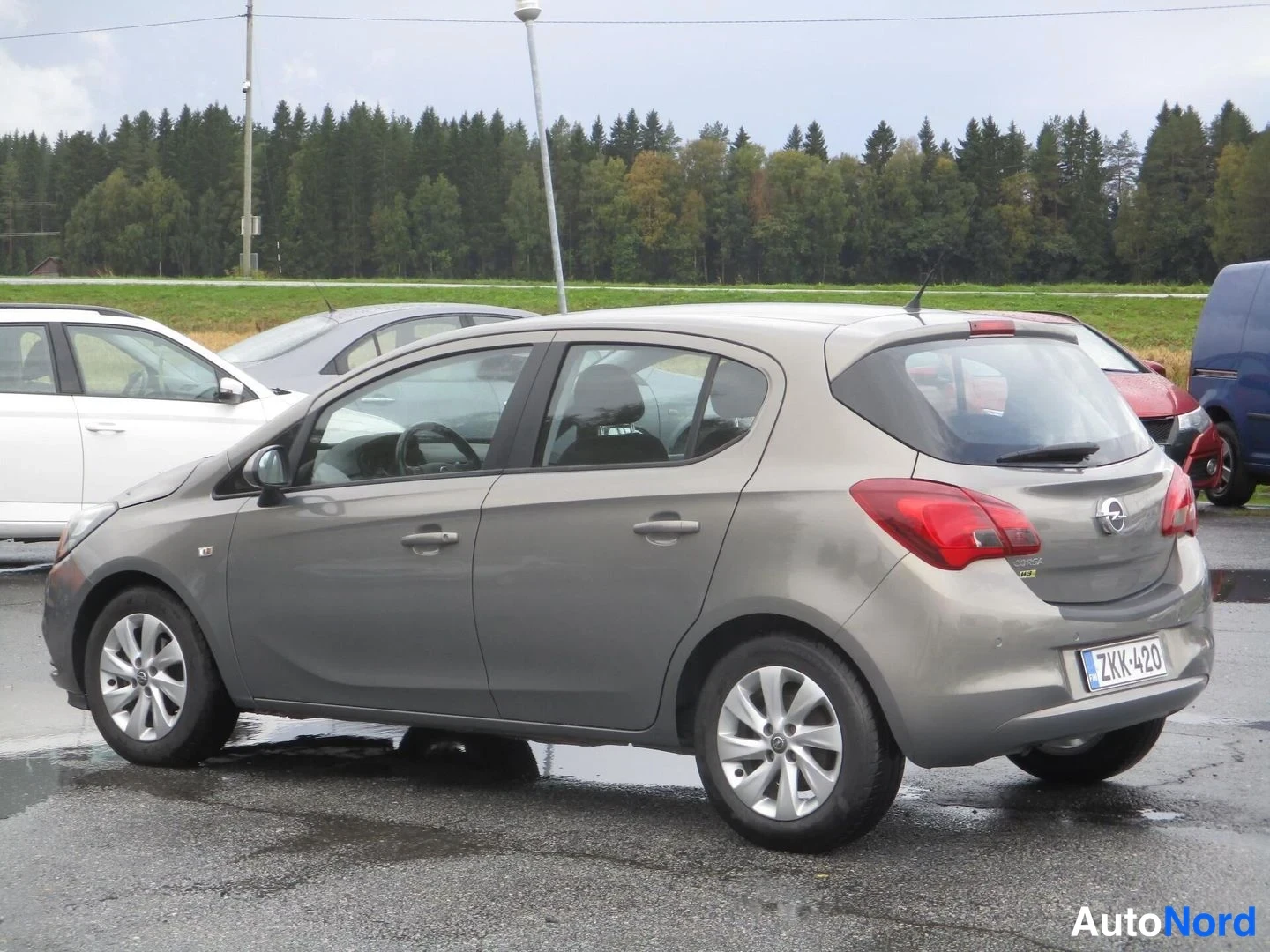 Ruskea Opel Corsa 2015, takaviisto, kuva 6