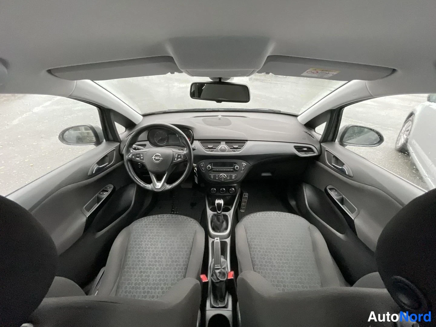 Ruskea Opel Corsa 2015, ohjaamo, kuva 9