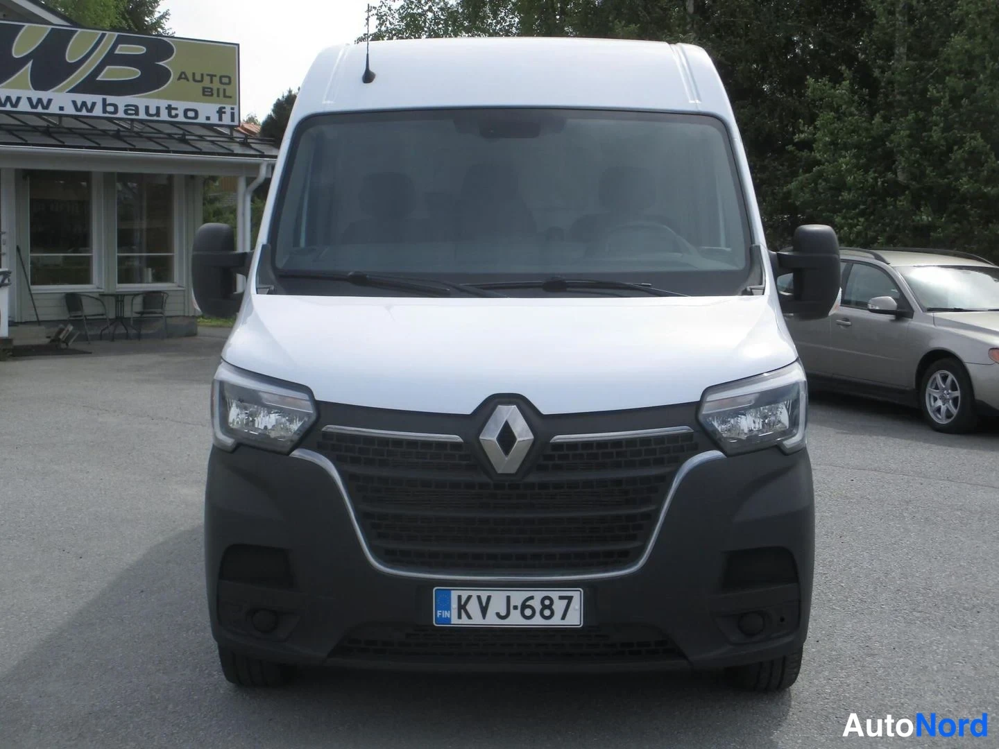 Valkoinen Renault Master 2023, edestä, kuva 4