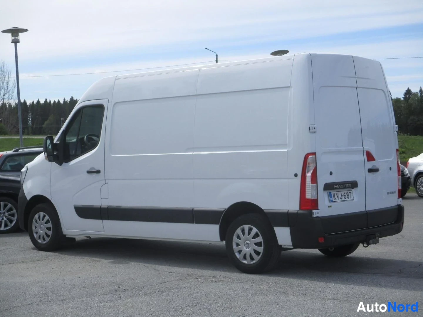 Valkoinen Renault Master 2023, takaviisto, kuva 6