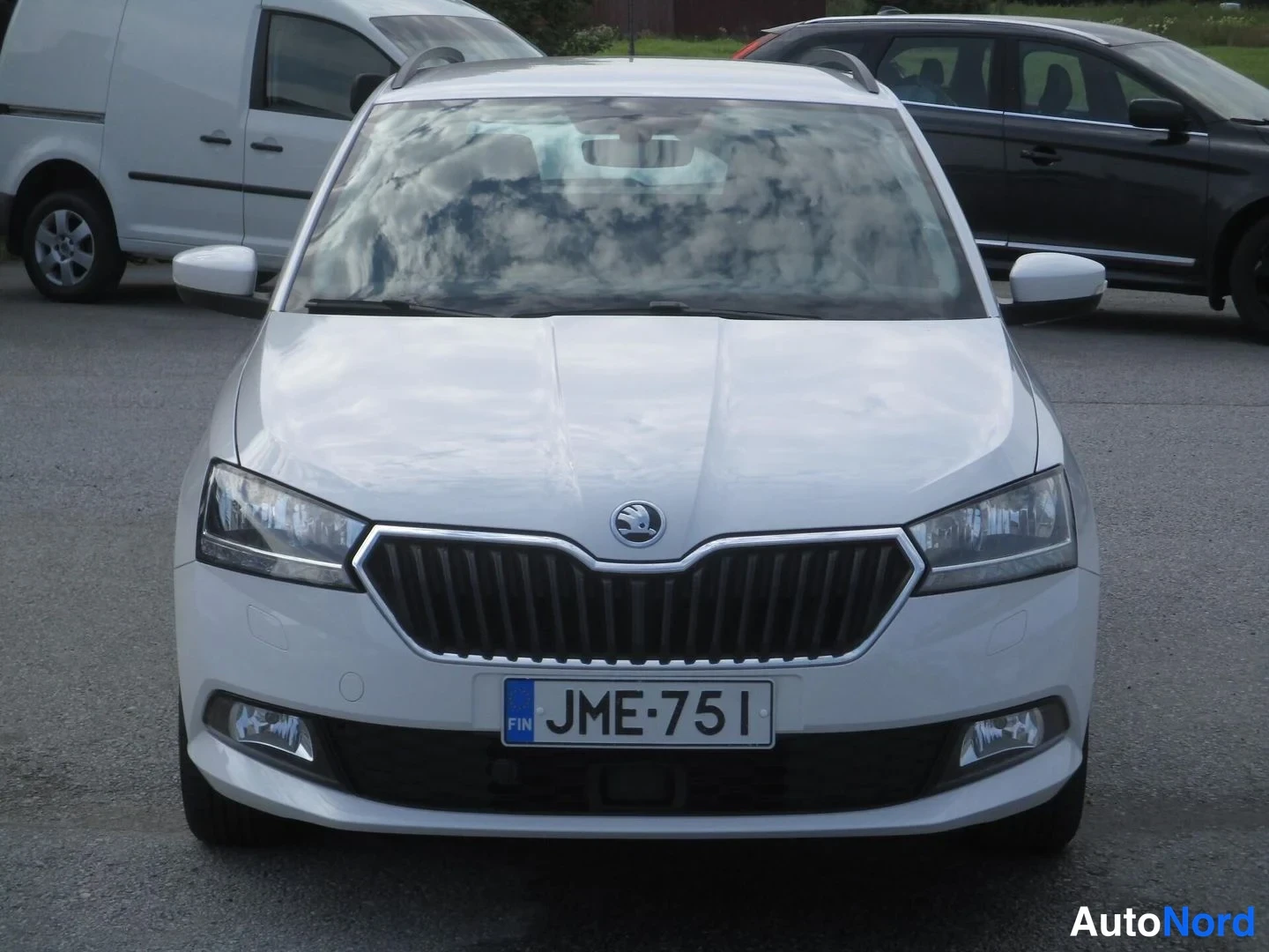 Valkoinen Skoda Fabia 2021, edestä, kuva 5