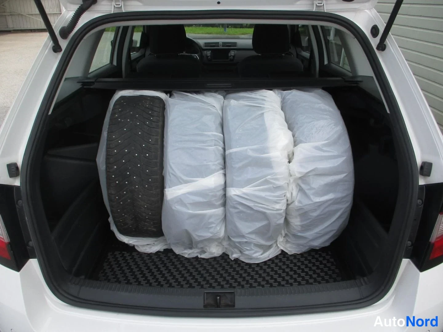 Valkoinen Skoda Fabia 2021, tavaratila, kuva 12