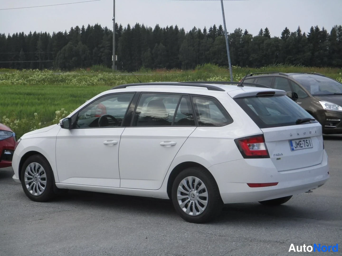 Valkoinen Skoda Fabia 2021, takaviisto, kuva 7
