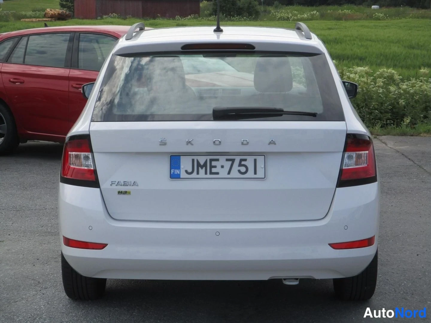 Valkoinen Skoda Fabia 2021, takaa, kuva 8