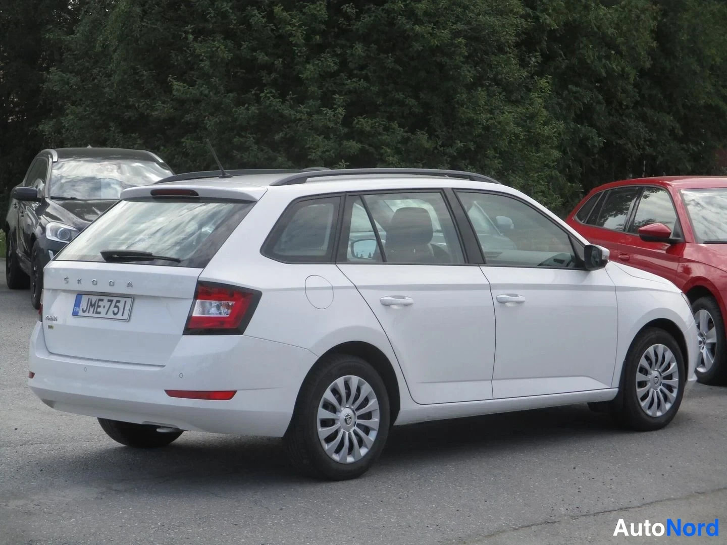 Valkoinen Skoda Fabia 2021, takaviisto, kuva 6