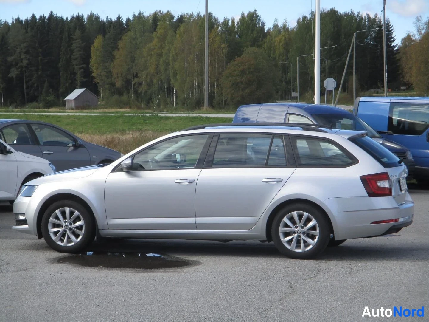 Hopea Skoda Octavia 2020, etuviisto, keula vasemmalle, kuva 2