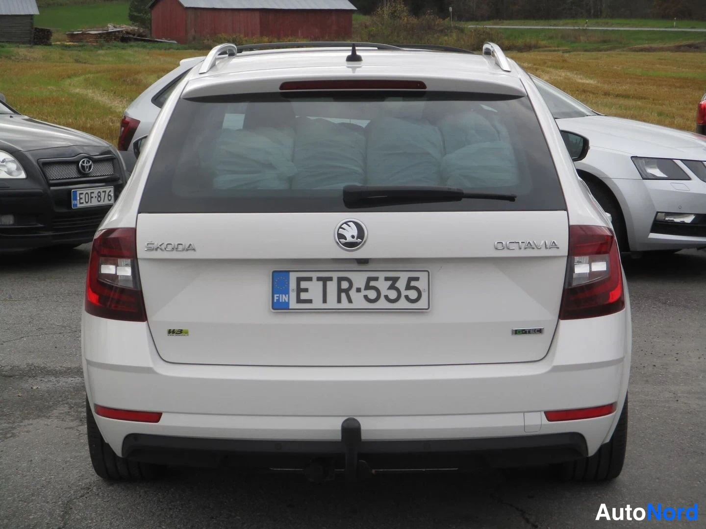 Valkoinen Skoda Octavia 2020, takaa, kuva 8