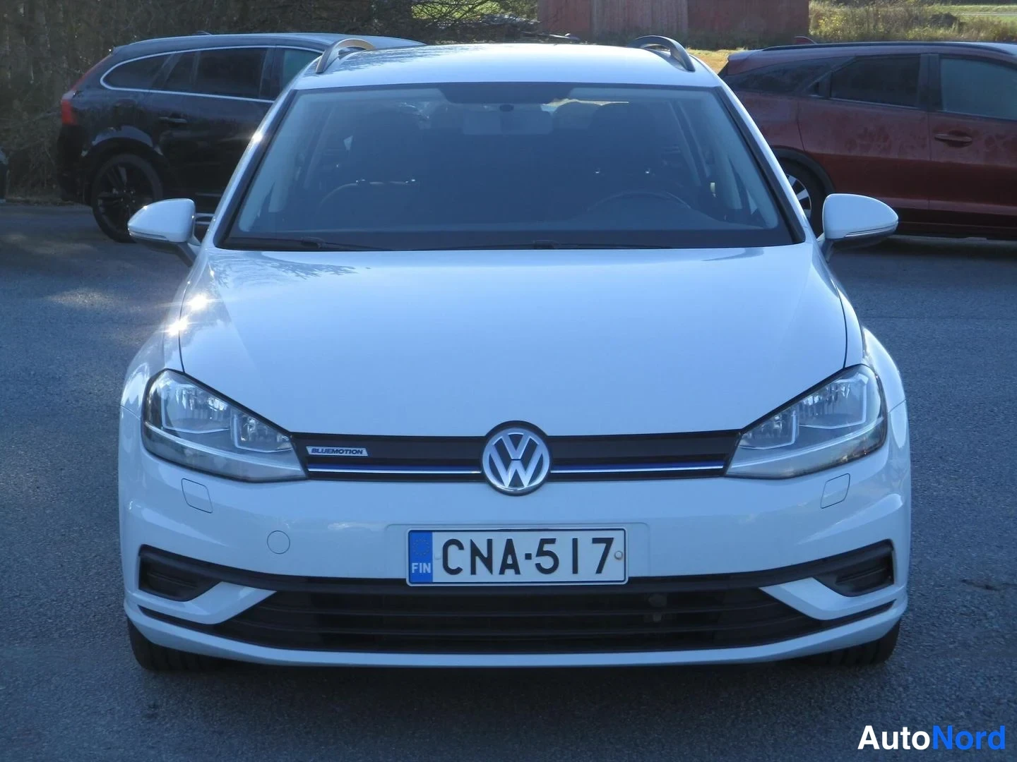 Valkoinen Volkswagen Golf Variant 2019, edestä, kuva 5