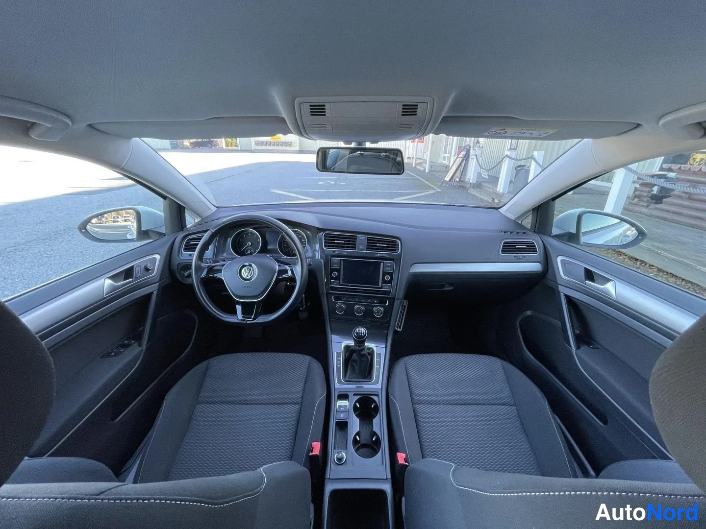Valkoinen Volkswagen Golf Variant 2019, ohjaamo, kuva 9