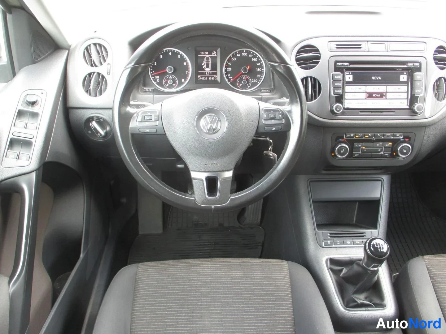 Ruskea Volkswagen Tiguan 2013, yksityiskohta, kuva 17