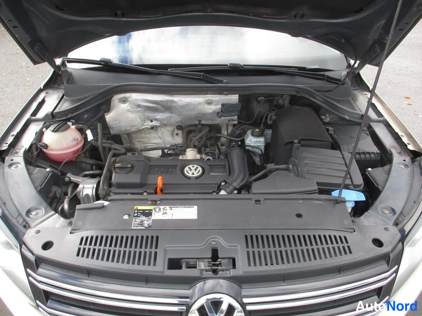 Ruskea Volkswagen Tiguan 2013, moottoritila, kuva 16
