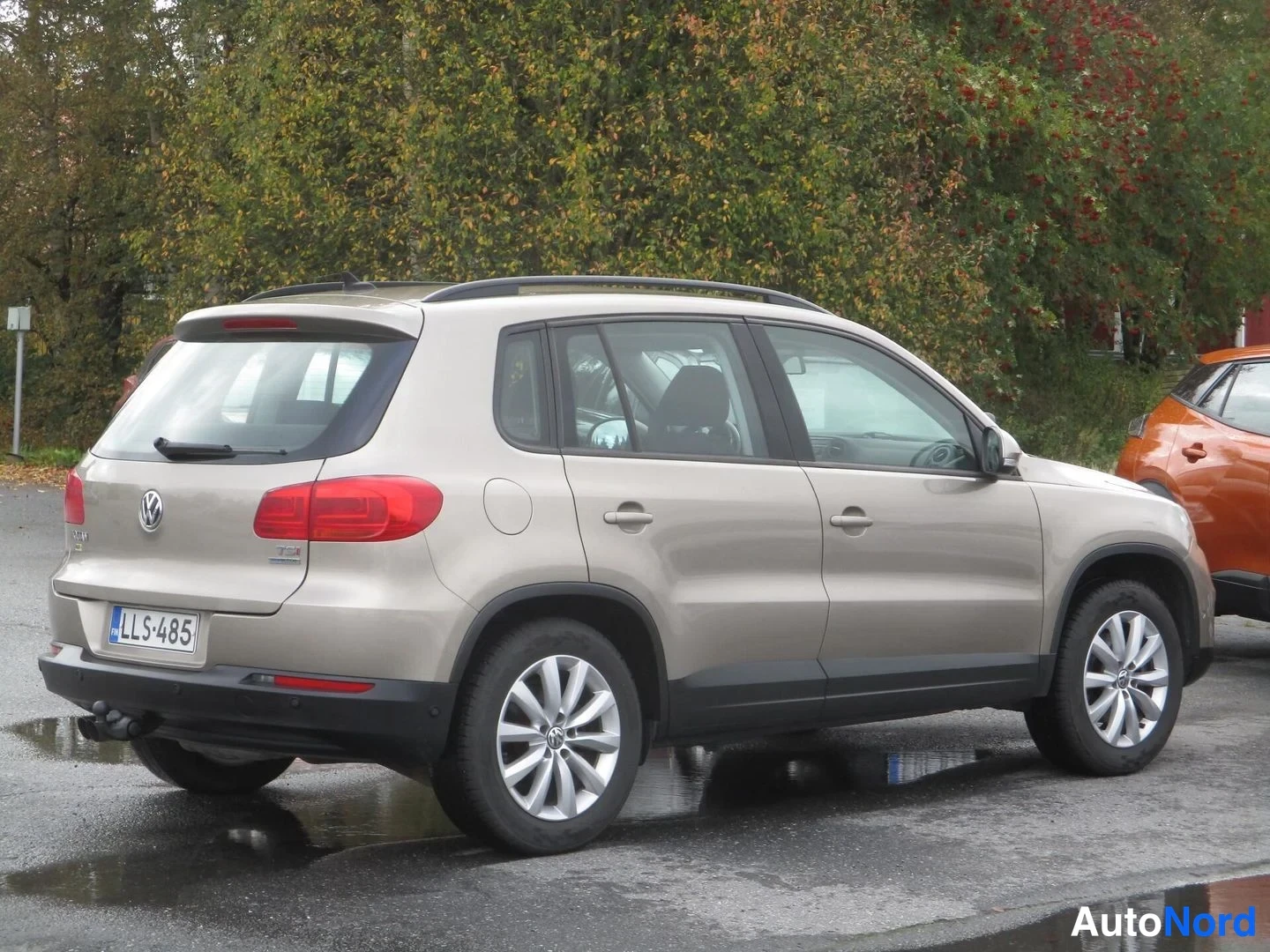 Ruskea Volkswagen Tiguan 2013, takaviisto, kuva 7