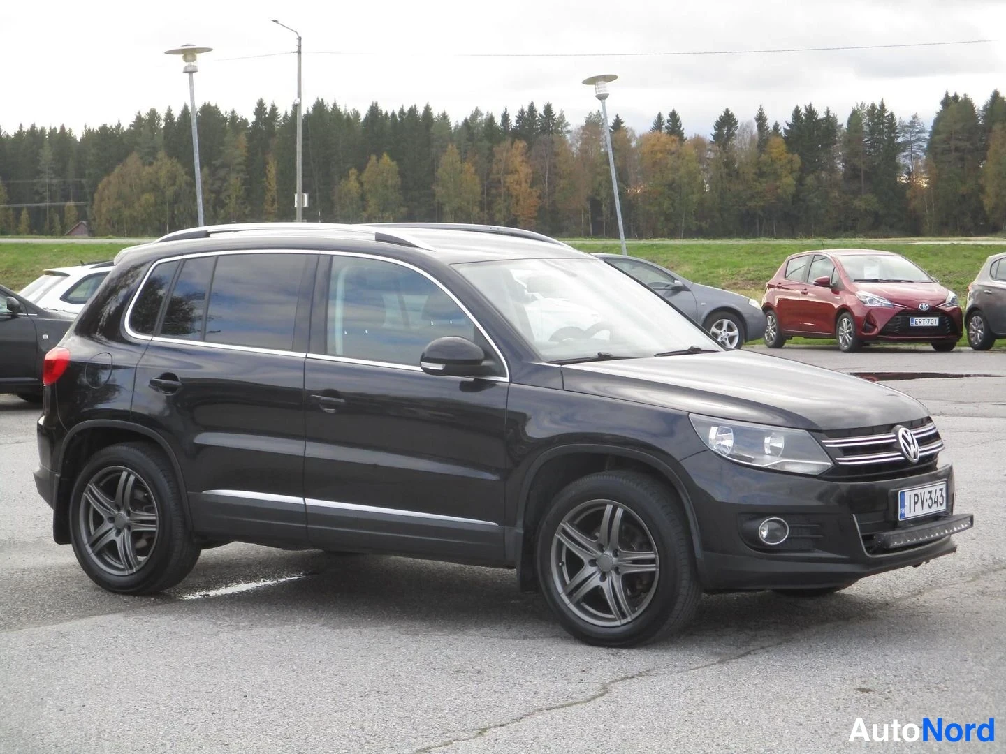 Musta Volkswagen Tiguan 2013, etuviisto, keula oikealle, kuva 3