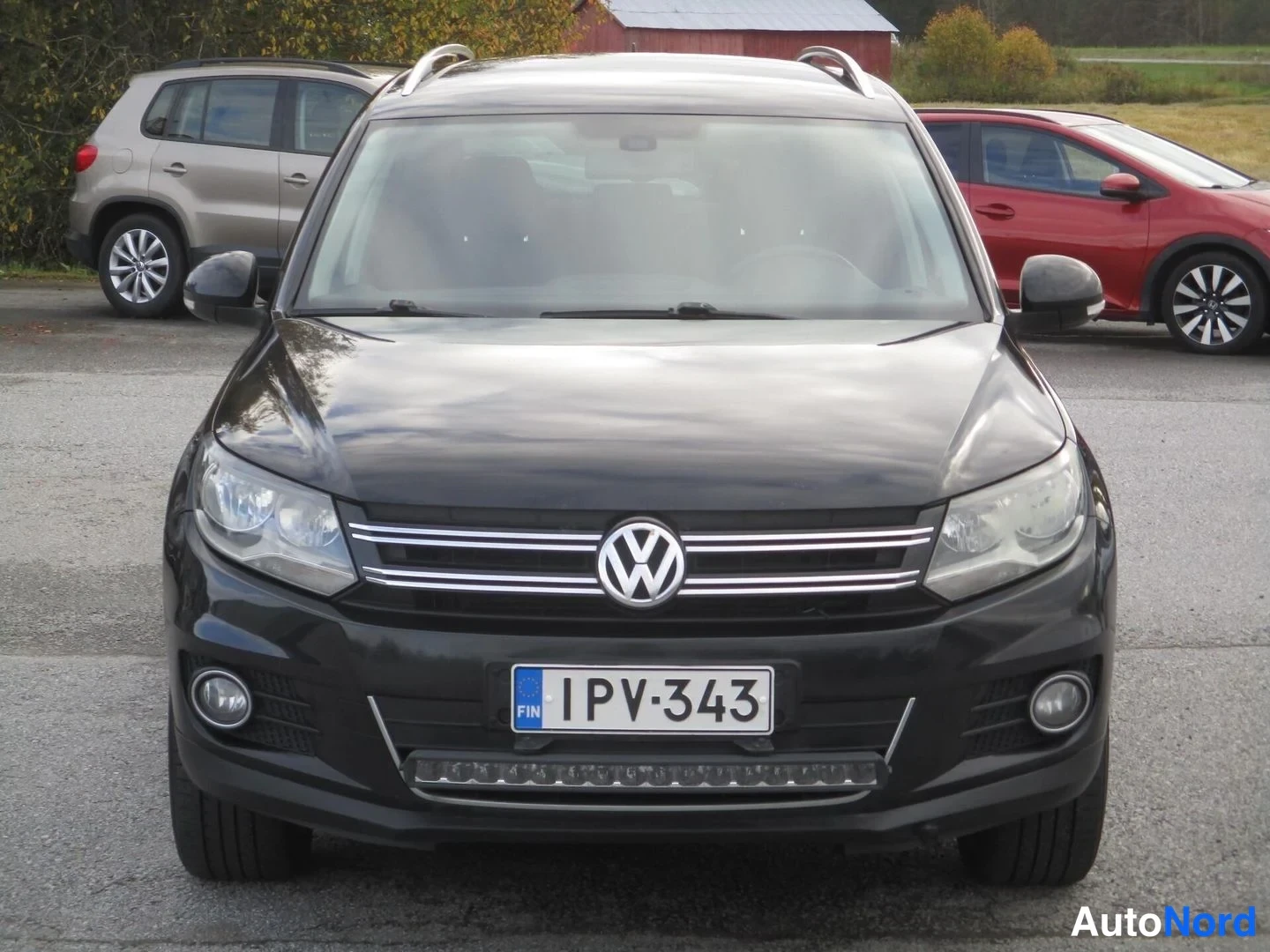 Musta Volkswagen Tiguan 2013, edestä, kuva 5
