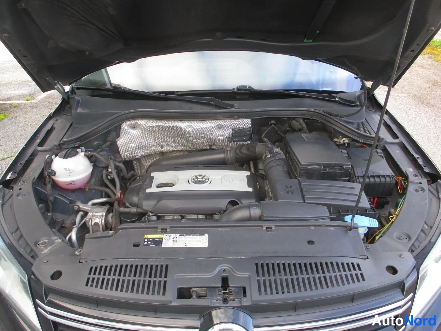 Musta Volkswagen Tiguan 2013, moottoritila, kuva 18
