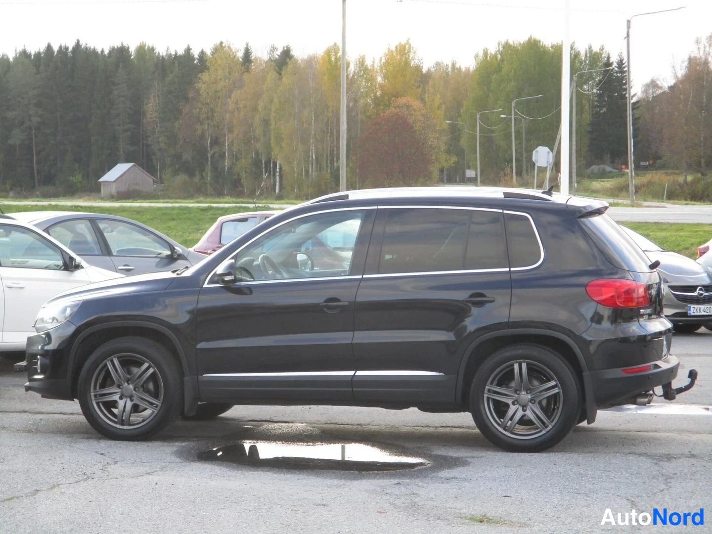 Musta Volkswagen Tiguan 2013, etuviisto, keula vasemmalle, kuva 2