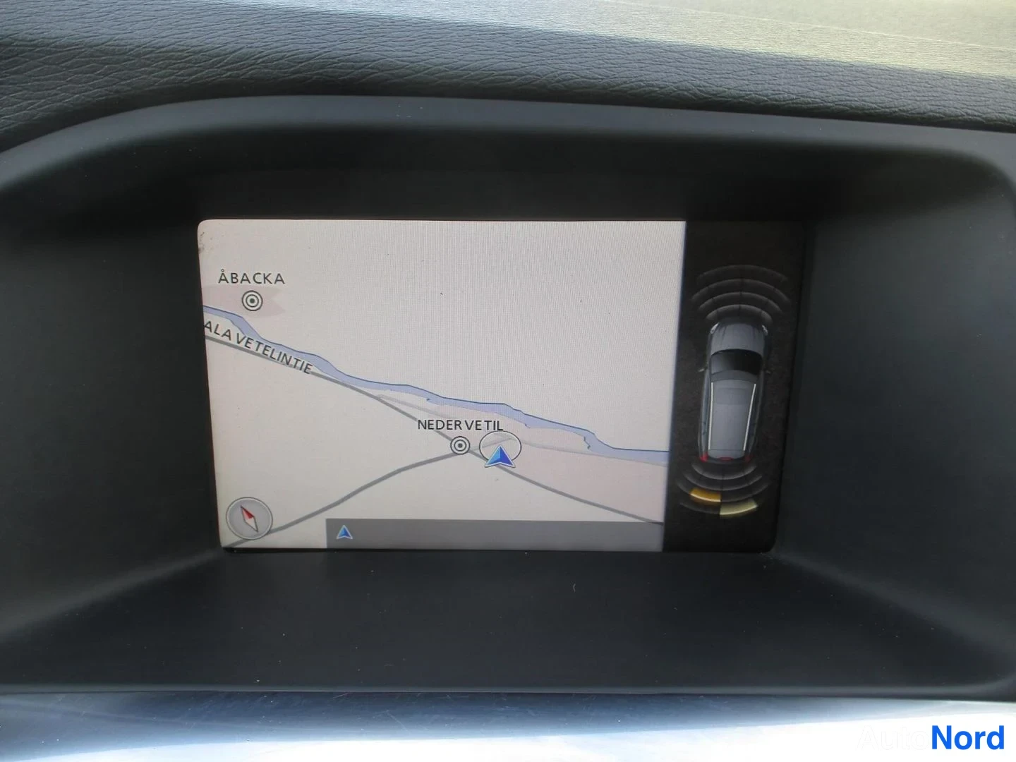 Musta Volvo V60 2014, yksityiskohta, kuva 18