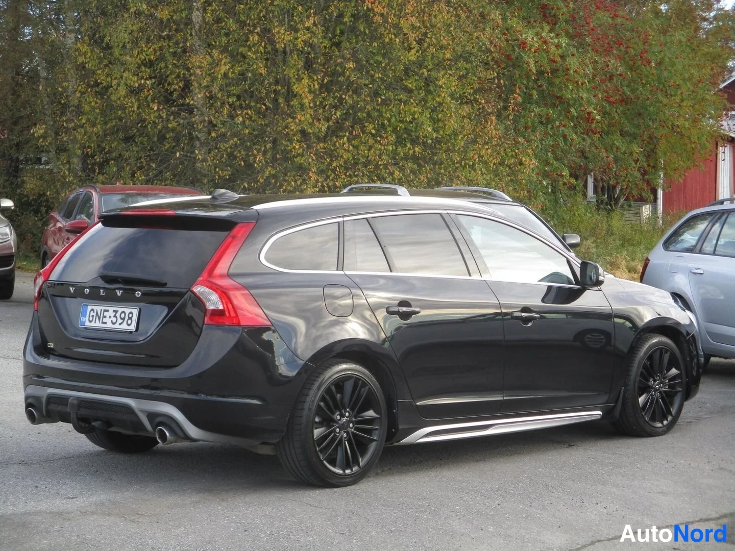 Musta Volvo V60 2014, takaviisto, kuva 7