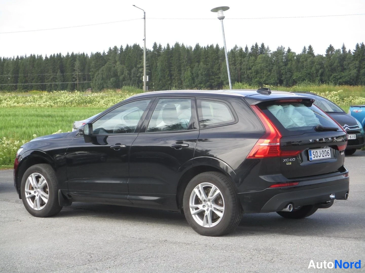 Musta Volvo XC60 2019, takaviisto, kuva 6