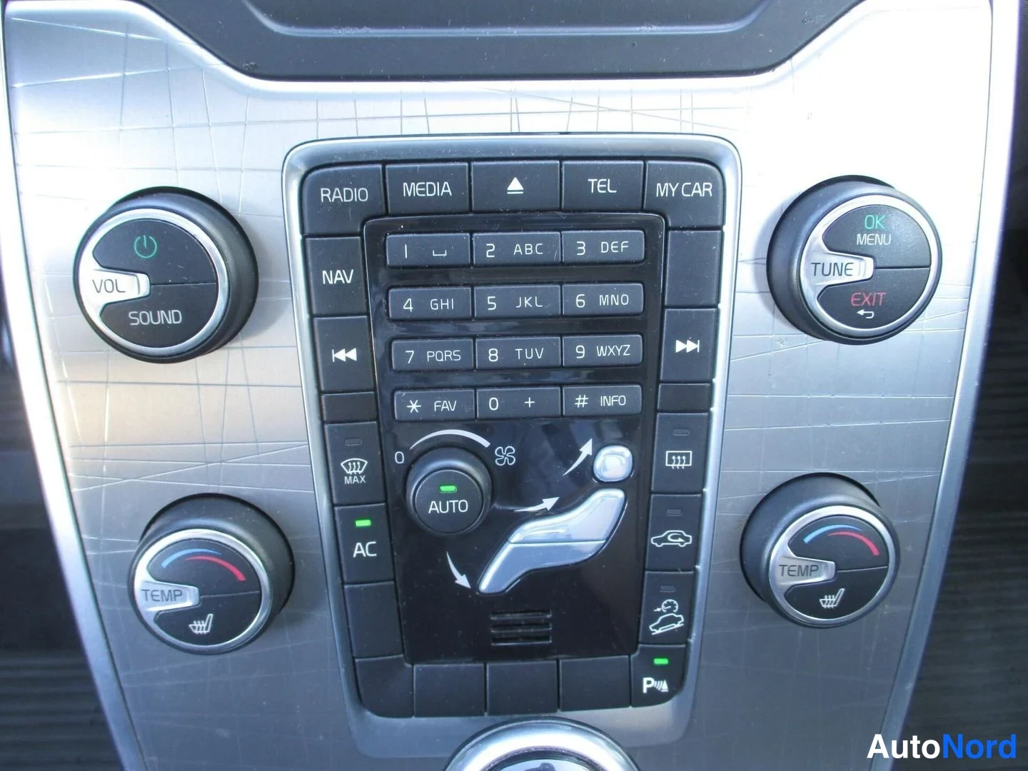 Ruskea Volvo XC70 2014, yksityiskohta, kuva 18