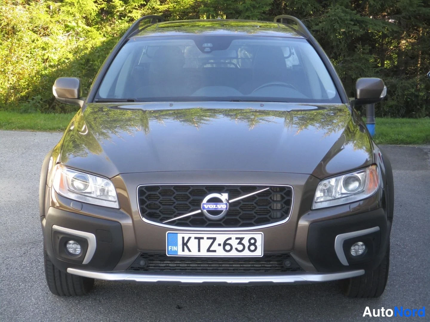 Ruskea Volvo XC70 2014, edestä, kuva 4